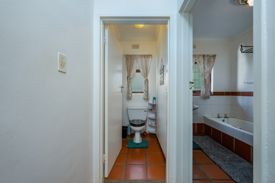 6 Bedroom Property for Sale in Golden Acre Western Cape